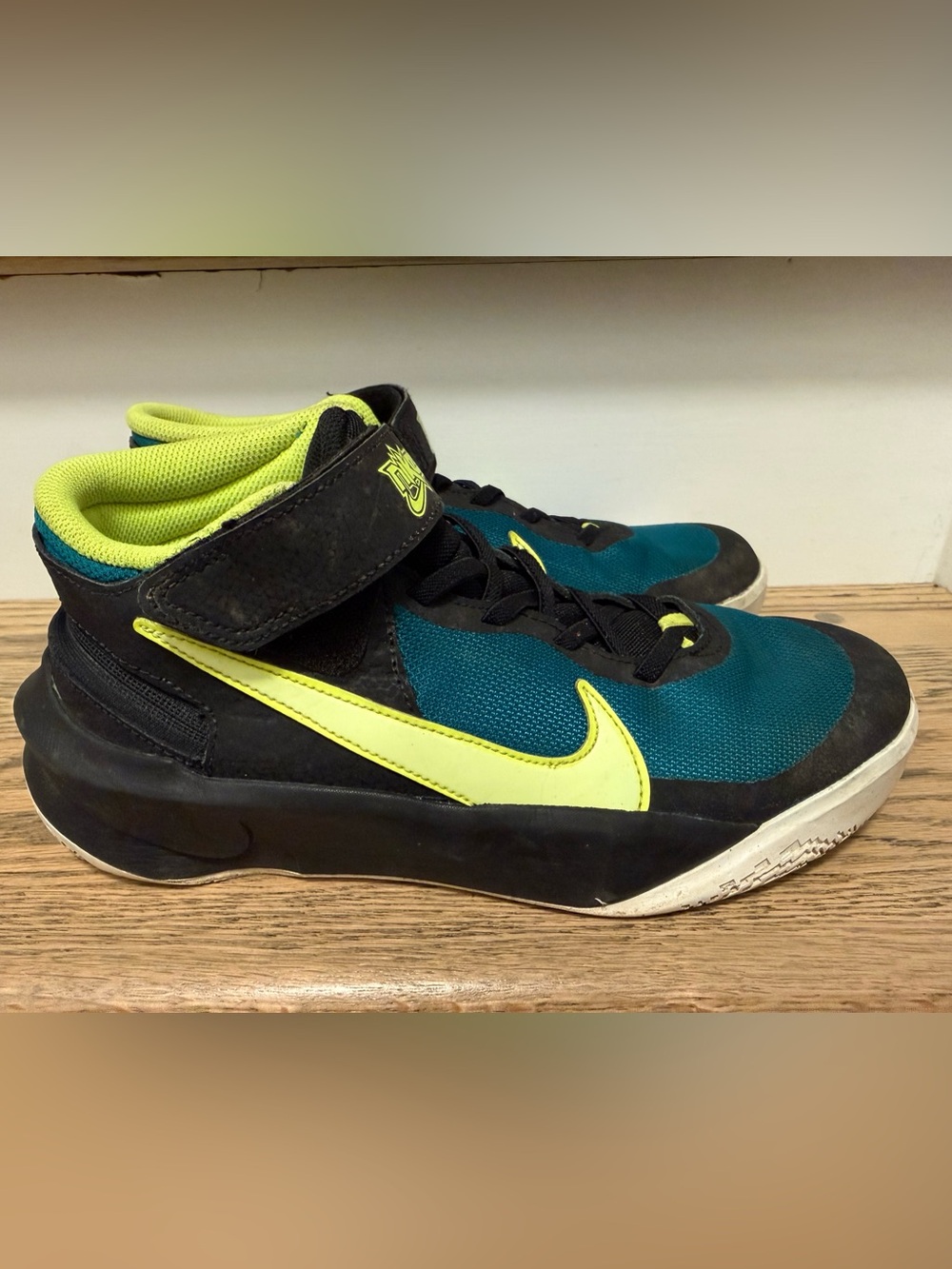 Nike Team Hustle D 10 GS Basketball Shoes 7Y Women’s 8.5 DD7303-012